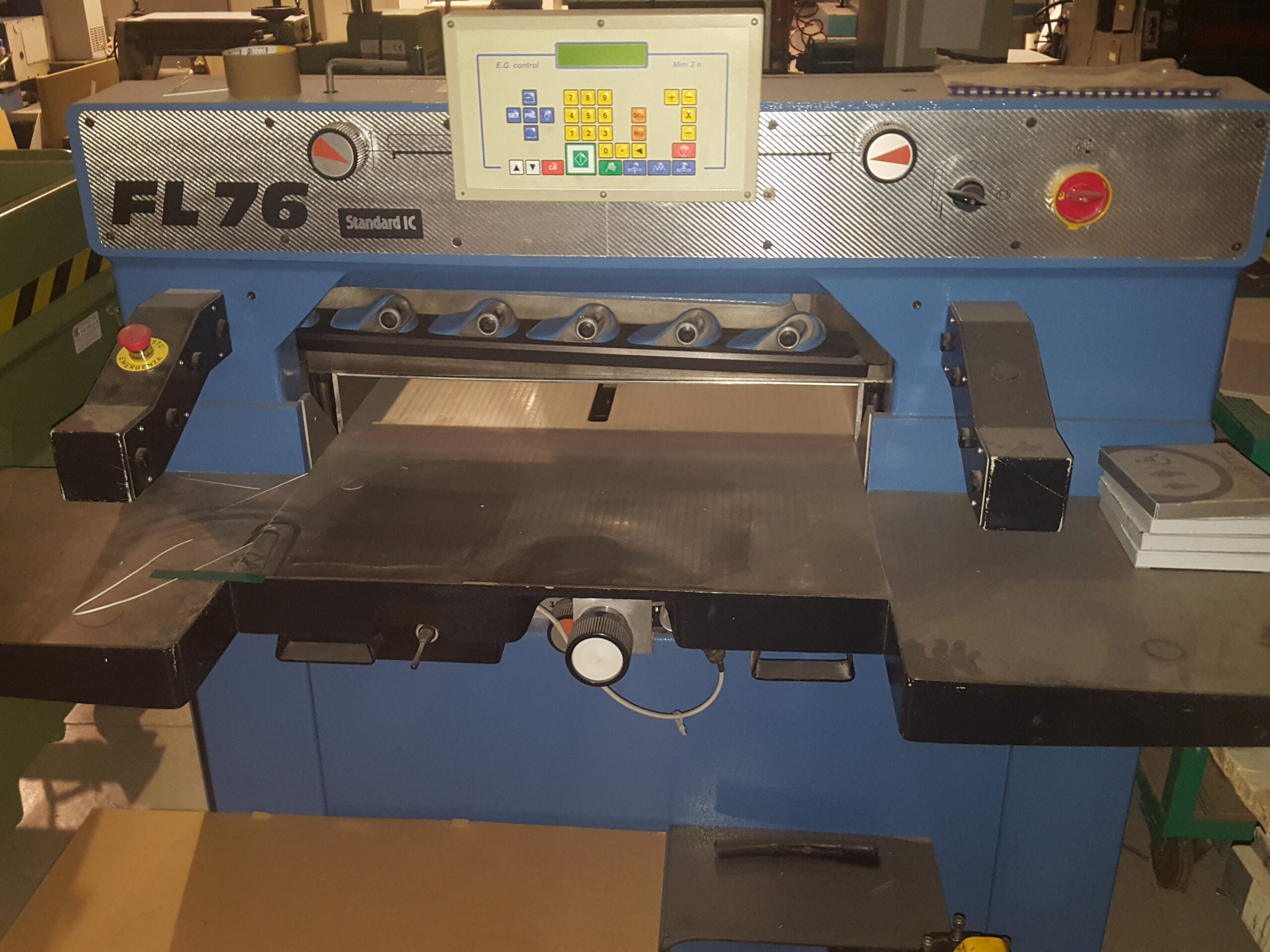 TAGLIACARTE FL 76 EG CONTROL CON FOTOCELLULE